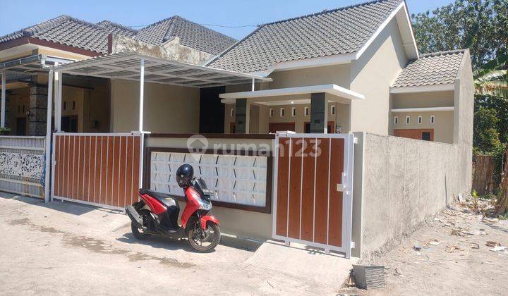 Rumah Modern Bagus Murah Siap Huni di Colomadu 1