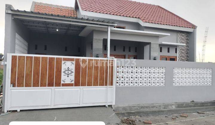 1 Unit Rumah Baru Cantik Dekat Superindo Kartosuro ( Finishing 80%) 1