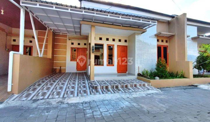 Rumah  Cantik Gress di  Cluster Hanya 3 Menit Ke Luwes Gentan 1