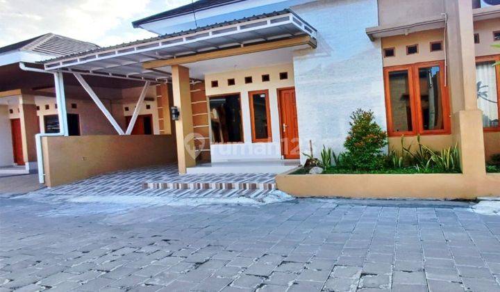 Rumah  Cantik Gress di  Cluster Hanya 3 Menit Ke Luwes Gentan 2