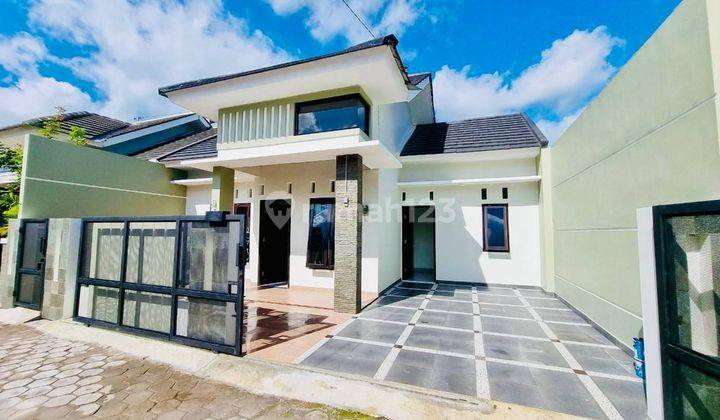 Rumah Cantik Nyaman di Cluster Dekat Jalan Adi Sumarmo 2