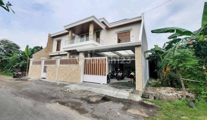 Rumah Mewah Baru 2 Lantai ada Kolam Renang Lokasi Strategis Dekat Stadion Manahan Solo