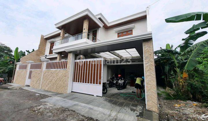 Rumah Mewah Baru 2 Lantai ada Kolam Renang Lokasi Strategis Dekat Stadion Manahan Solo