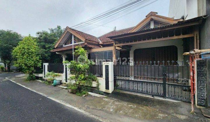 Rumah Hook Strategis Dekat Fave Hotel Manahan Luas Tanah 335 M Cocok Untuk Investasi Maupun Direnovasi Menjadi Rumah Modern Kekinian 2