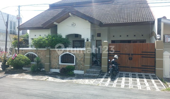 Rumah Bagus Lokasi Strategis Tengah Kota Solo