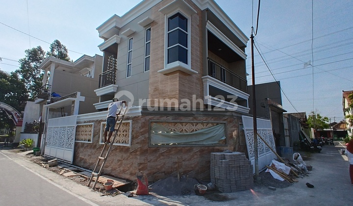 Luxury New 2-Story House, Hook Position Facing South and East, Only 3 Minutes to UMS Solo Campus, Surakarta City 2