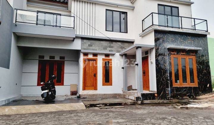 Rumah Cakep 2 Lt Di Cluster Lokasi Strategis Dekat Hotel Lor In Dan Jalan Adisucipto Blulukan Colomadu 2