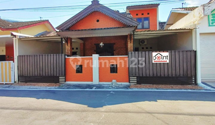 Beautiful Ready-to-Occupy Cluster House Near Superindo Colomadu and Luwes Kartosuro Beautiful Ready-to-Occupy Cluster House Near Superindo Colomadu and Luwes Kartosuro