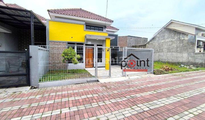 Rumah Cantik Di Cluster Sumber Lokasi Strategis Dekat Stadion Manahan Solo 2