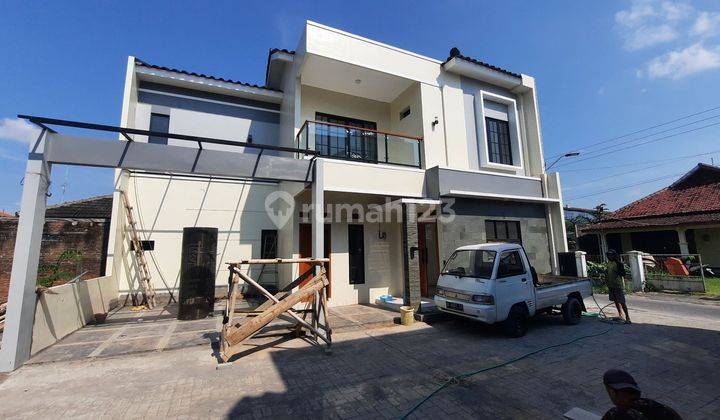 6 Unit Rumah Mewah 2 Lt Dalam Town House Di Banjarsari Solo Kota 1