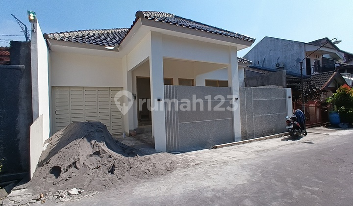 Rumah Mewah 1 Lantai Luas Tanah 182m Strategis Lingkungan Premium Perumahan Fajar Indah Solo Kota Rumah Mewah 1 Lantai Luas Tanah 182m Strategis Lingkungan Premium Perumahan Fajar Indah Solo Kota