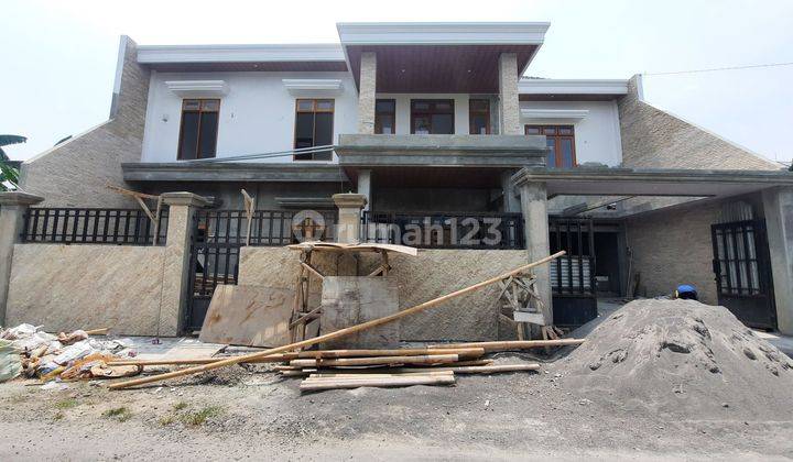 Rumah Mewah Baru 2 Lantai ada Kolam Renang Lokasi Strategis Dekat Stadion Manahan Solo 1