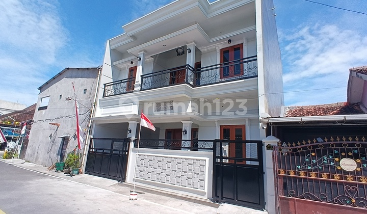 Rumah Baru Cantik 2 Lantai Akses Lebar Hanya 3 Menit Ke Mall Luwes Gentan Dan Solo Kota Surakarta 2