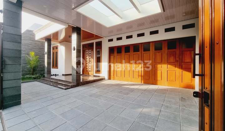 Rumah Baru Mewah Siap Huni Istimewa 1 Lantai Luas 261 M Design Klasik Lokasi Premium Solo Kota 2