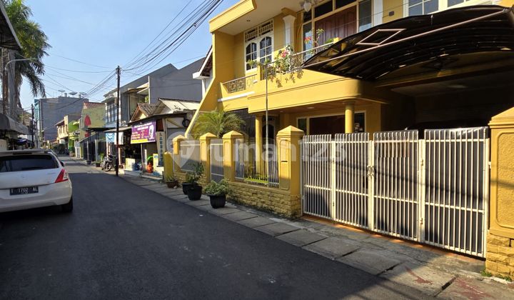 Strategic House for Sale in Utan Kayu Matraman, East Jakarta. 2