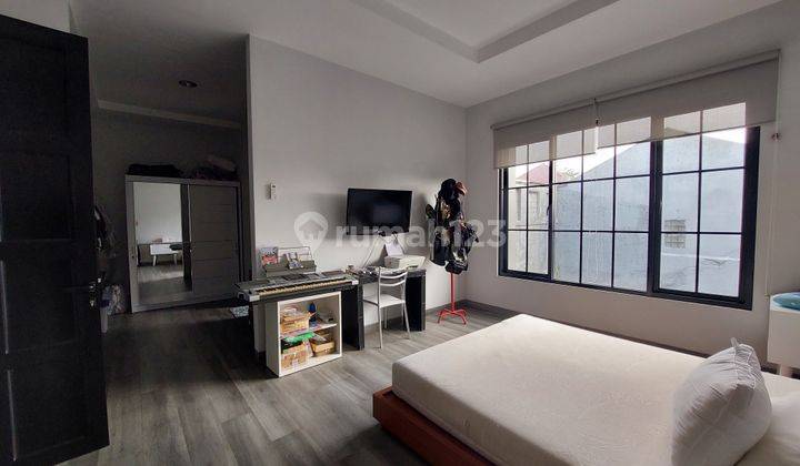 Rumah mewah furnished di Kemandoran 1 Jakarta Selatan 5