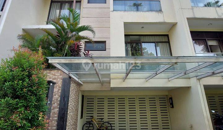 Townhouse exclusive 3 lantai di Cilandak,Jakarta Selatan