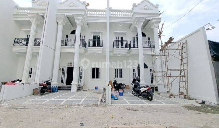 RUMAH MEWAH 3 LANTAI GAYA AMERICAN CLASSIC DI KRAMAT JATI,JAKTIM 1