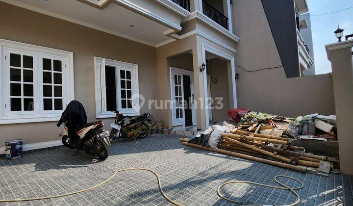 Rumah Baru Dalam Komplek Di Duren Sawit,jakarta Timur 