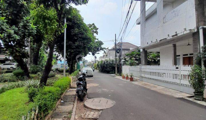 Rumah Secondary depan Taman di Cipinang Jaya,Jakarta Timur 1