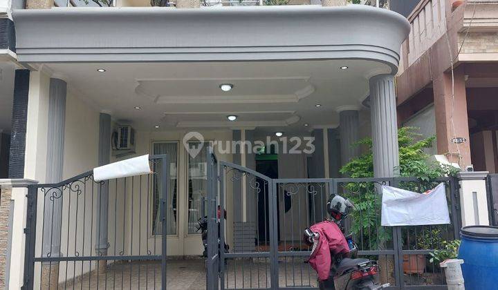 Rumah 2,5 lantai di komplek Royal Residence,Cakung,Jakarta Timur 1