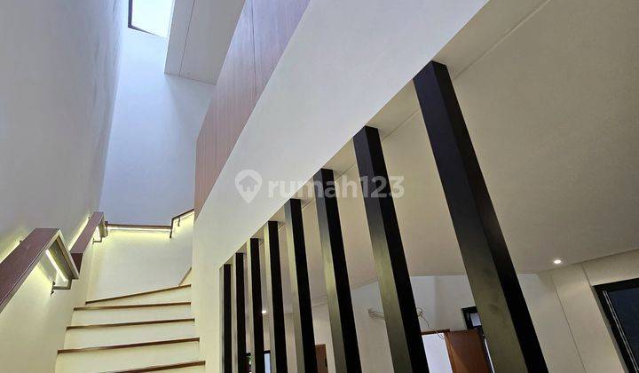 Rumah Baru Modern Tropis Dalam Komplek Di Duren Sawit,jakarta Tim 2