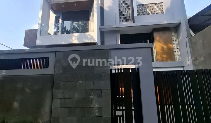 Rumah Mewah 3 Lantai Non Cluster Di Duren Sawit Jakarta Timur Rumah Mewah 3 Lantai Non Cluster Di Duren Sawit Jakarta Timur
