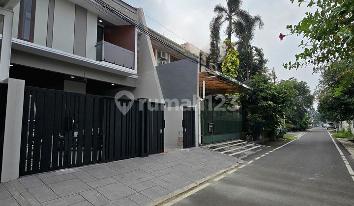 New House in a One-Gate Complex in Cempaka Putih, Central Jakarta New House in a One-Gate Complex in Cempaka Putih, Central Jakarta