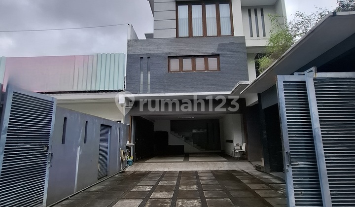 3-Story House with Main Road Access in Balai Pustaka, Rawamangun, East Jakarta 2