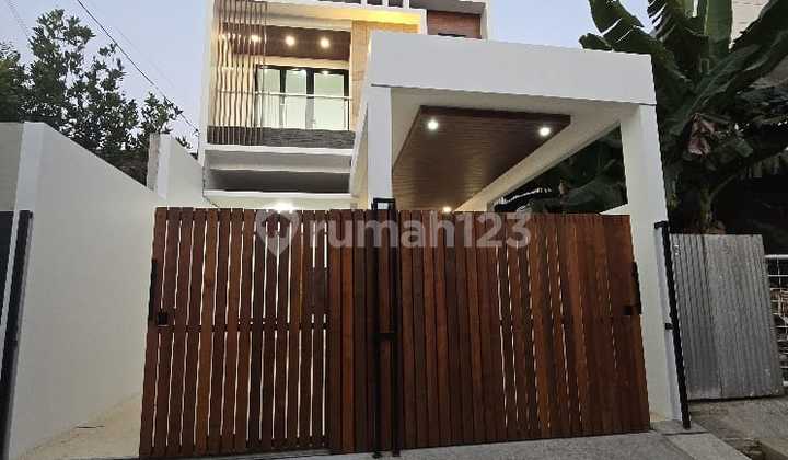 Rumah Baru Dalam Komplek Halaman Luas di Duren Sawit Jakarta Timu Rumah Baru Dalam Komplek Halaman Luas di Duren Sawit Jakarta Timu