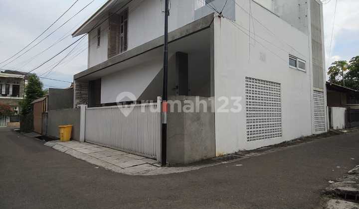 Rumah Spek Sultan Harga Pinggiran di Pulomas Jakarta Timur