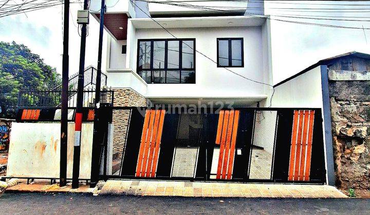 Dijual Rumah Baru 3 Lantai Di Duren Sawit Jakarta Timur
 1