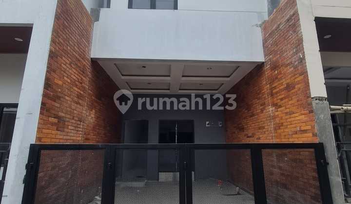 New 3-Story House in Utan Kayu, Matraman, East Jakarta
