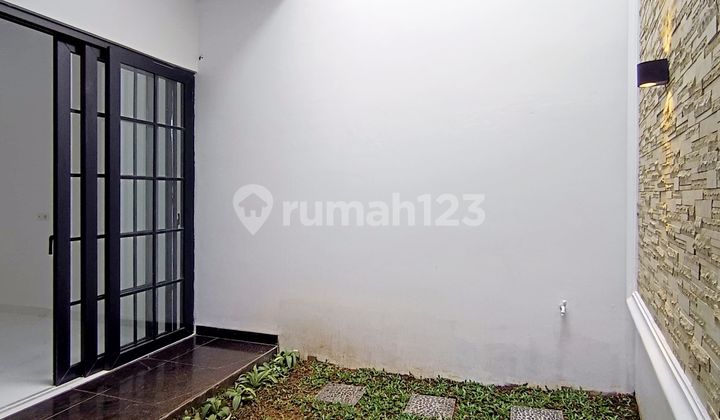 New House Classic Luxury Design in Pinang Ranti East Jakarta 2