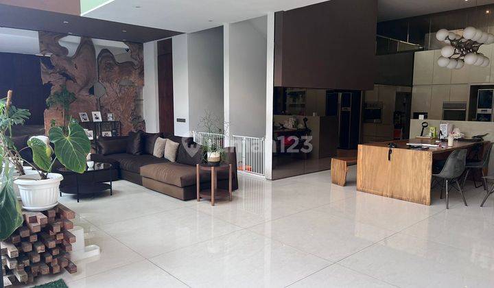 Rumah Bagus Semi Furnished SHM di Panglima Polim, Jakarta Selatan 1