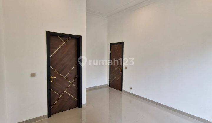 Rumah Bagus Semi Furnished SHM Tomang, Jakarta Barat 2