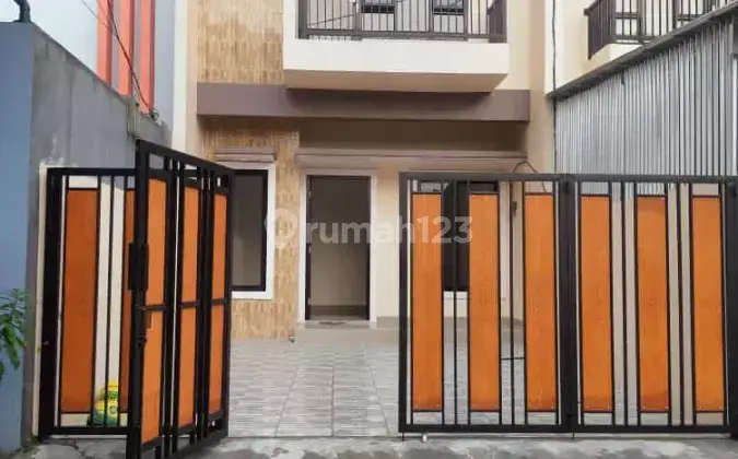 Rumah 2 Lantai Full Renov Dalam Cluster Dekat Sekolah Tarakanita 1