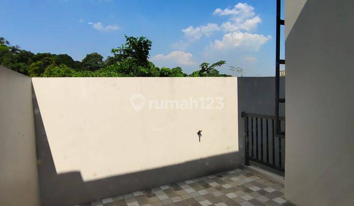 Dijual Rumah Cantik 2 Lantai Lokasi Stategis Di Citra Raya 2