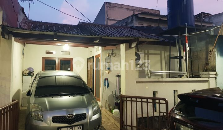For Sale Ready-to-Occupy House in Karawaci Tangerang Banten 1