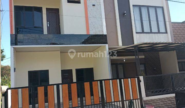 Rumah 2 lantai, jalan utama di Serdang asri, Citra Raya 1