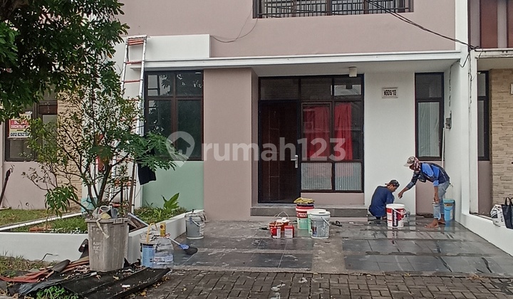 Rumah 2,5 Lantai,Siap Huni,3 KT dan 2 KM di Vilagio Citra Raya,Terawat .