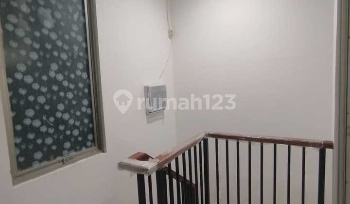 Ready-to-Occupy House in Eco Residence Citra Raya, strategic location, well-maintained. 2