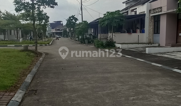 Rumah 2,5 Lantai,Siap Huni,3 KT dan 2 KM di Vilagio Citra Raya,Terawat . 2