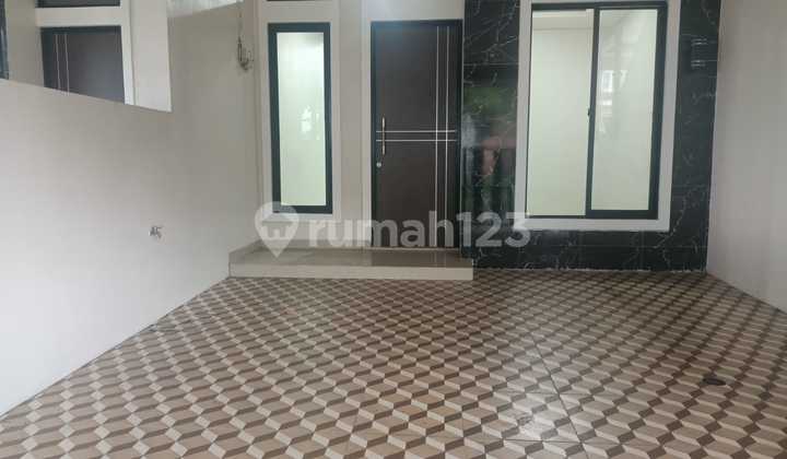 Rumah Siap Huni Di Jalan Utama Cluster Bunderan 3 Citra Raya,strategis. 2