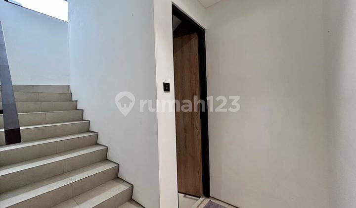 Rumah Minimalis Dengan Konsep Industrial Dekat Sport Center Di Serpong, Tangsel 2