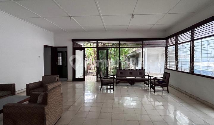 Miliki Rumah Bersejarah Menanti Pemilik Baru Untuk Menghidupkan Kembali Keindahannya Di Jantung Menteng, Jakarta Pusat  2