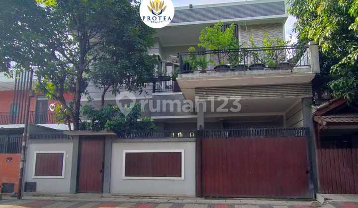 RUMAH MEWAH 3 LANTAI SEMI FURNISHED STRATEGIS RUMAH MEWAH 3 LANTAI SEMI FURNISHED STRATEGIS