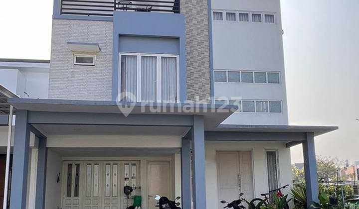 3-Story Hook House The Icon BSD