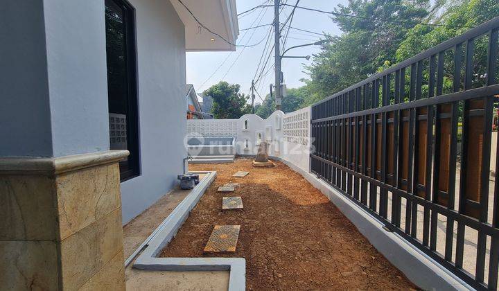 Dijual Rumah Posisi Hook 2 Lantai Plus Roof Top Dekat Kantor Walikota Tangsel 
 2