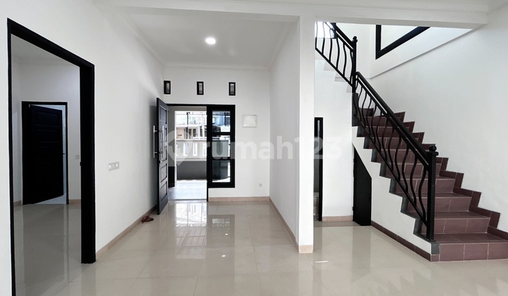 Rumah Minimalis Modern 2 Lantai Vila Melati Mas 2